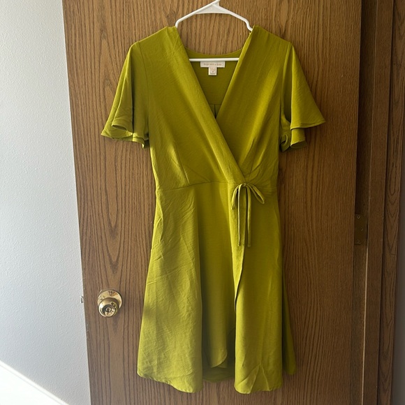 Monteau Los Angeles Chartreuse Lime Green Wrap Dress Size M - Picture 1 of 8